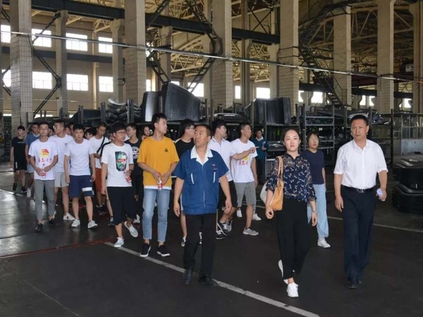 高校大学生来jbo竞博集团科普基地实践学习