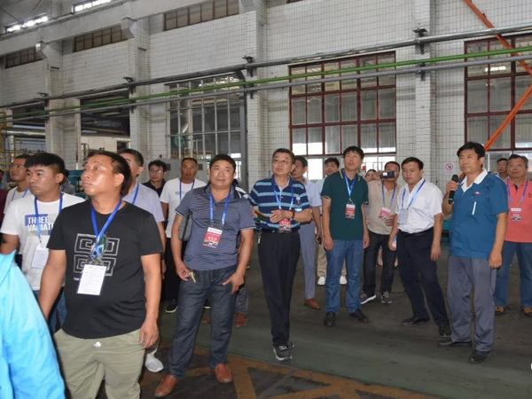 社会公众在jbo竞博集团科普基地生产车间旅行学习